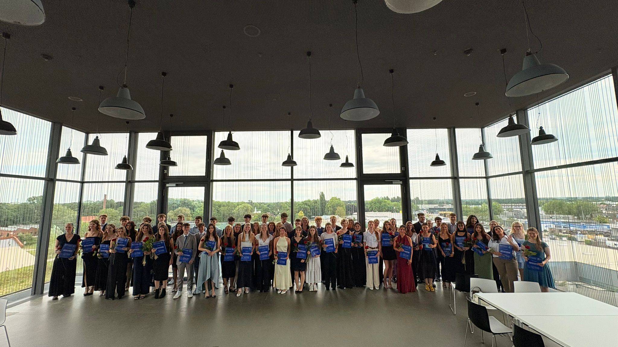 Nachrichtenbild: „The Winner Takes It All“ – Abiturfeier 2025 am Mariengymnasium