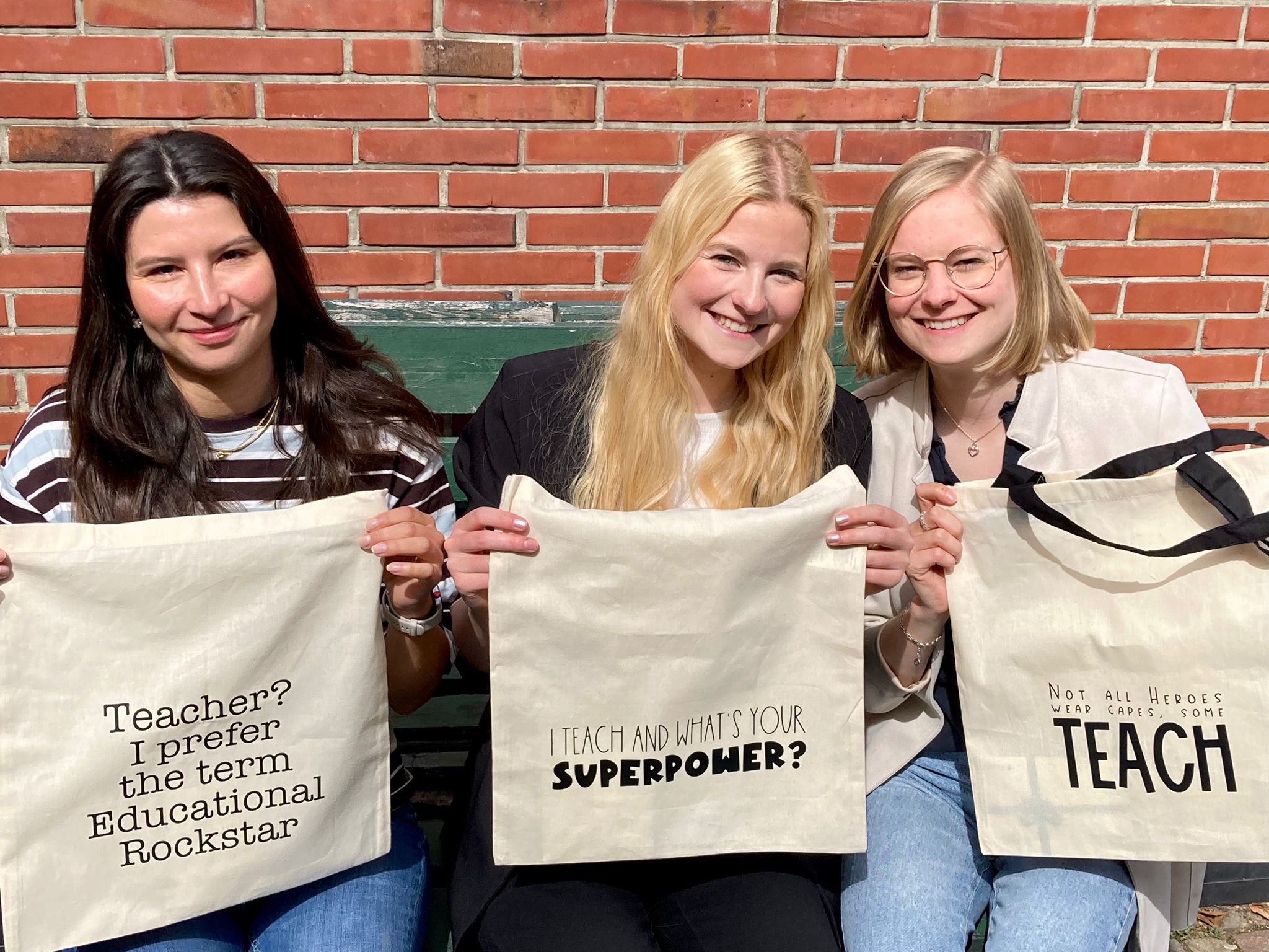 Nachrichtenbild: Abschied nach erfolgreichem Referendariat