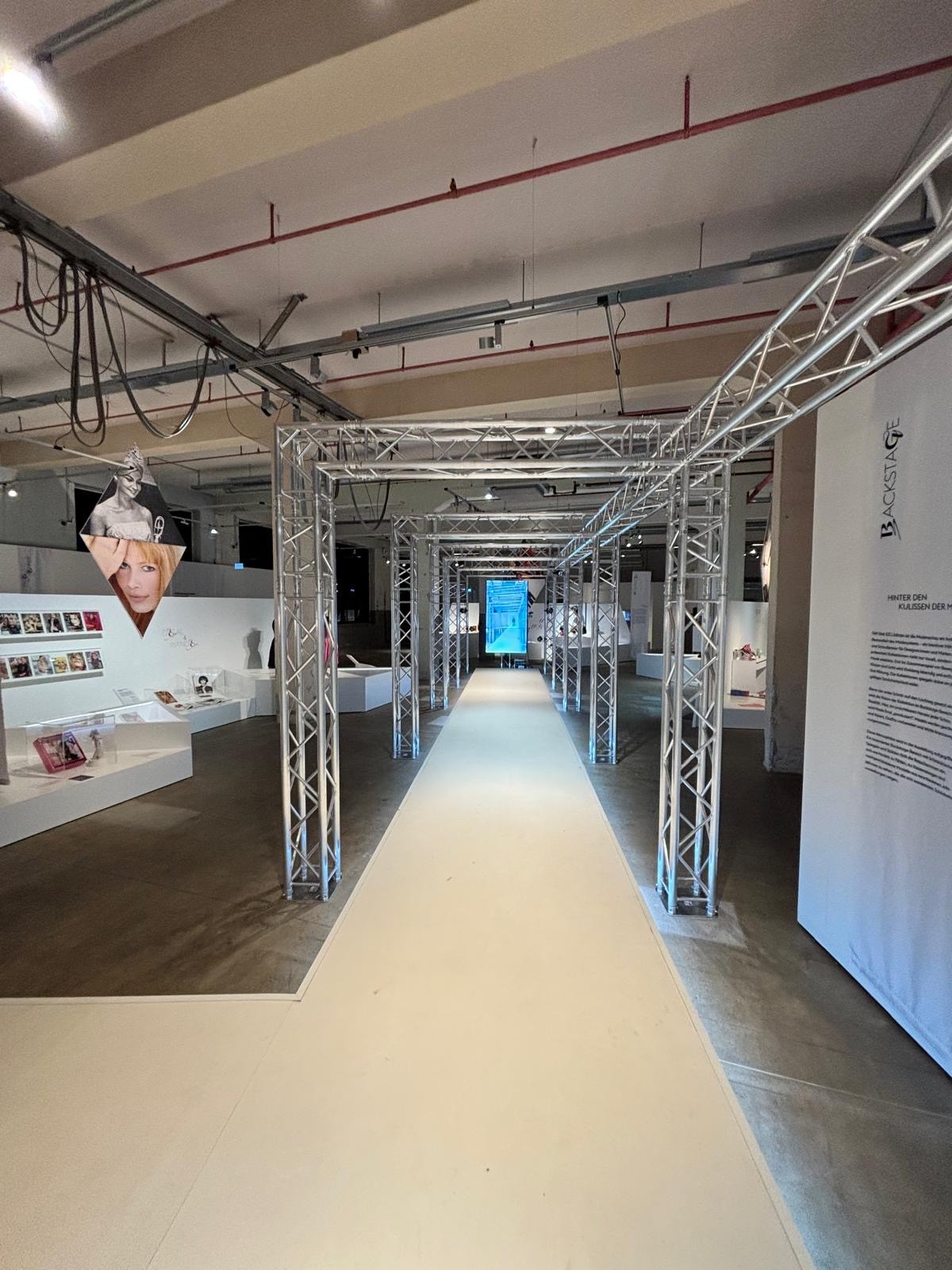 Bild 1 von 9 im Bilderkarussel