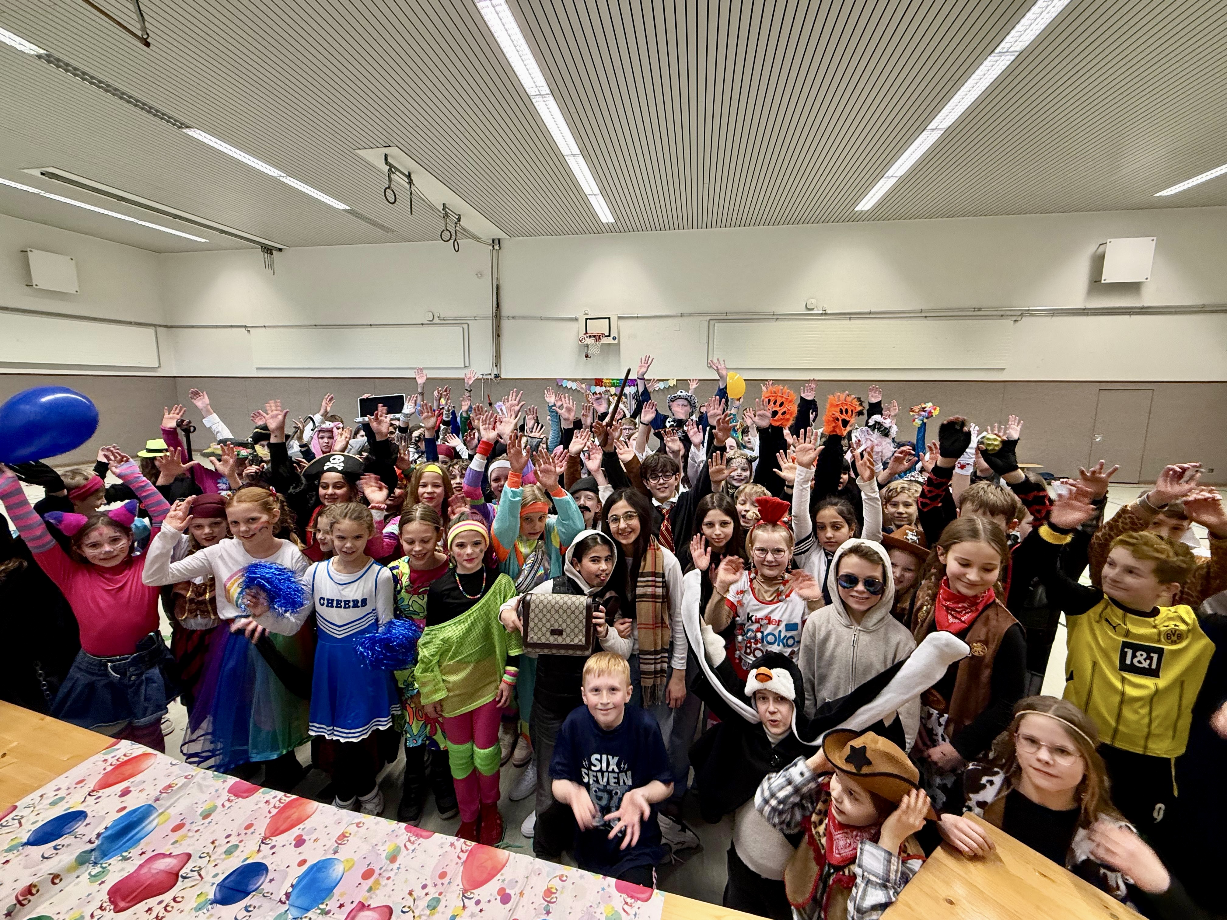 Nachrichtenbild: Karnevalsparty der 5er und 6er – Ein voller Erfolg!