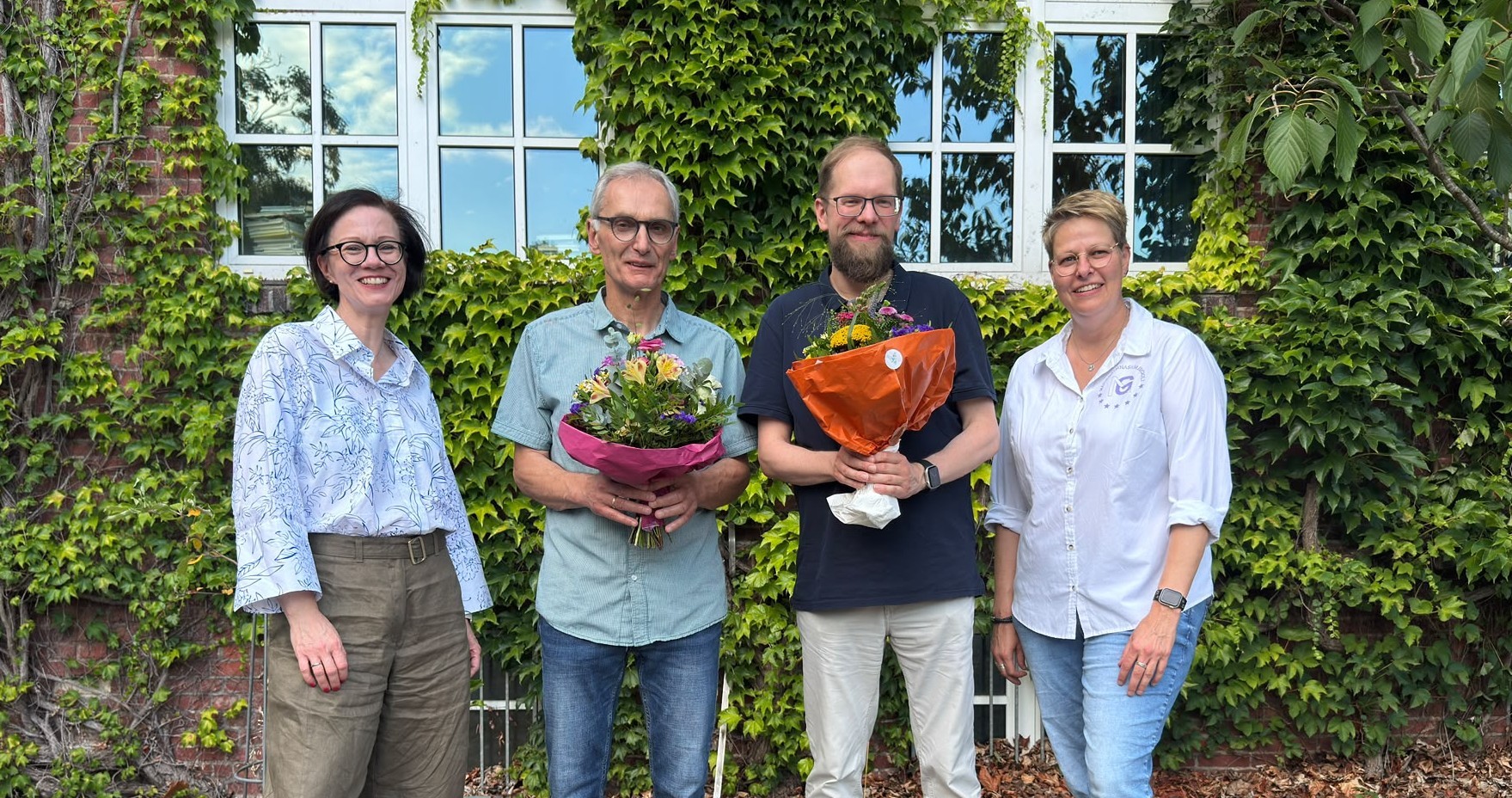 Nachrichtenbild: Mit Humor, Wertschätzung und vielen Erinnerungen: Das Mariengymnasium verabschiedet Klaus Kohlgrüber und Frederik Steenblock