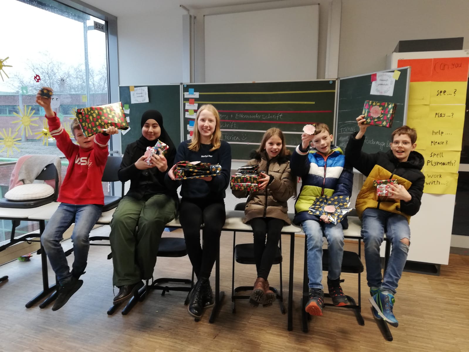 Nachrichtenbild: Ehrenamt-AG packt Päckchen für Kinderstation des Herzzentrums Duisburg