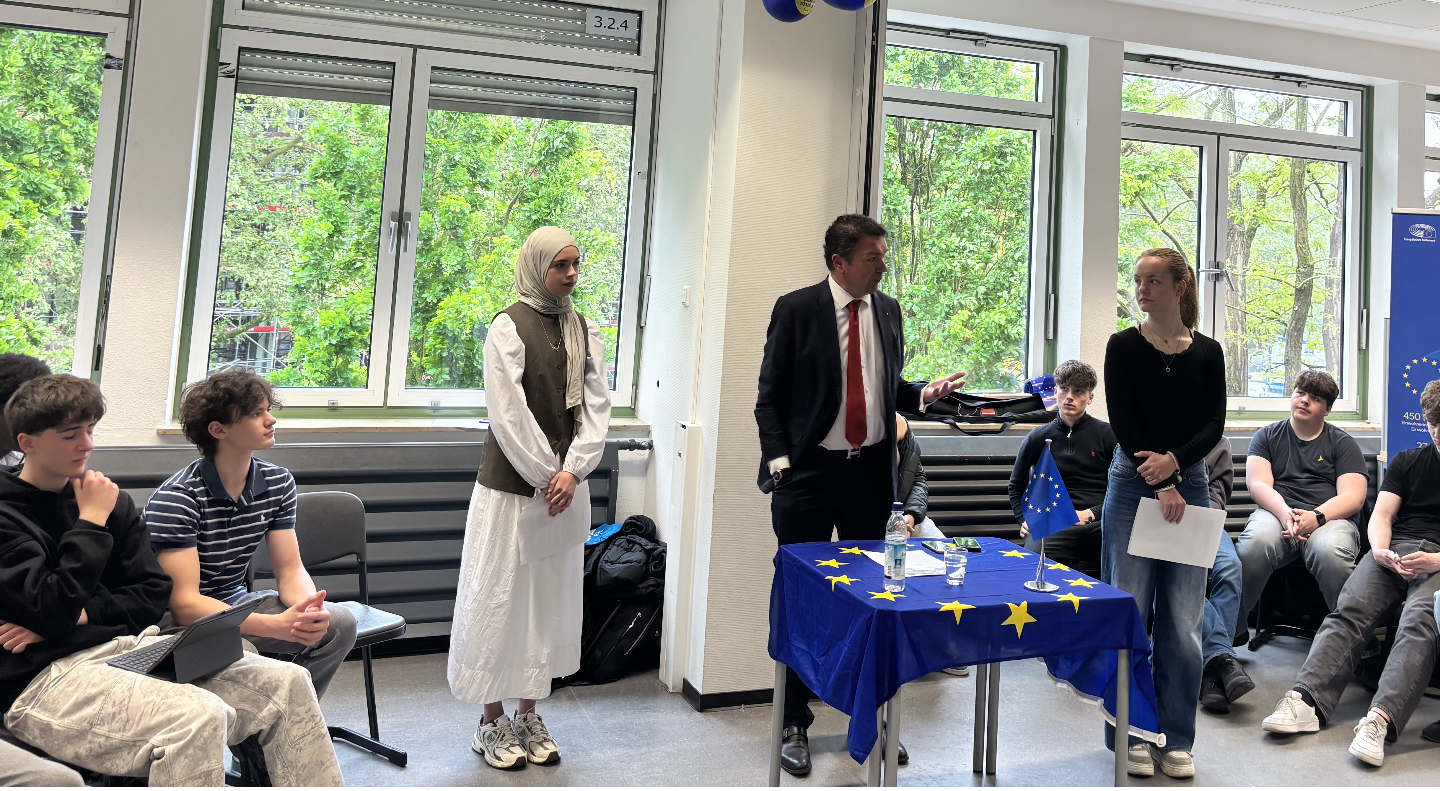 Nachrichtenbild: Europatag mit Bürgermeister Christian Mangen!