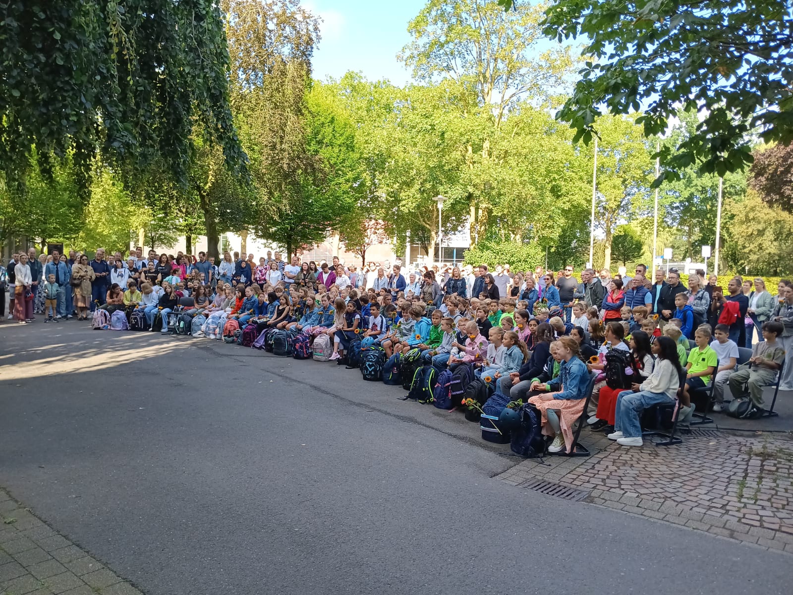 Nachrichtenbild: "Macht´s wie die Sonnenblumen - immer der Sonne entgegen"...