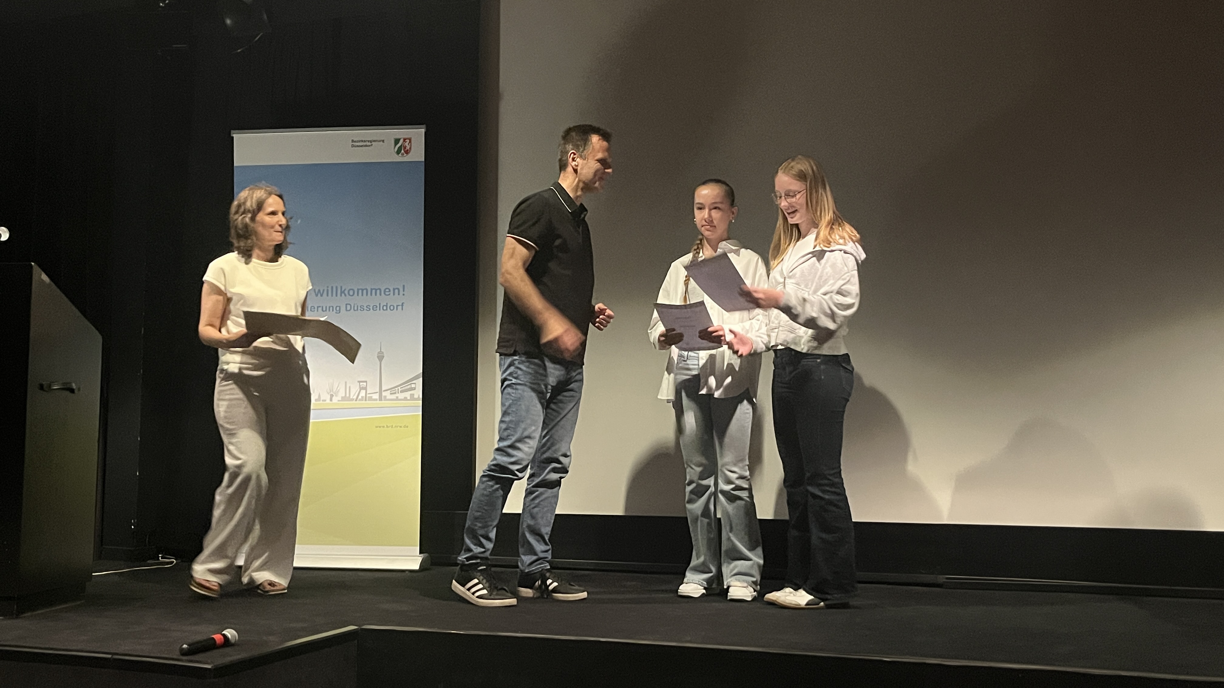 Nachrichtenbild: Mariengymnasium gewinnt Landeswettbewerb mit bilingualem Erklärfilm