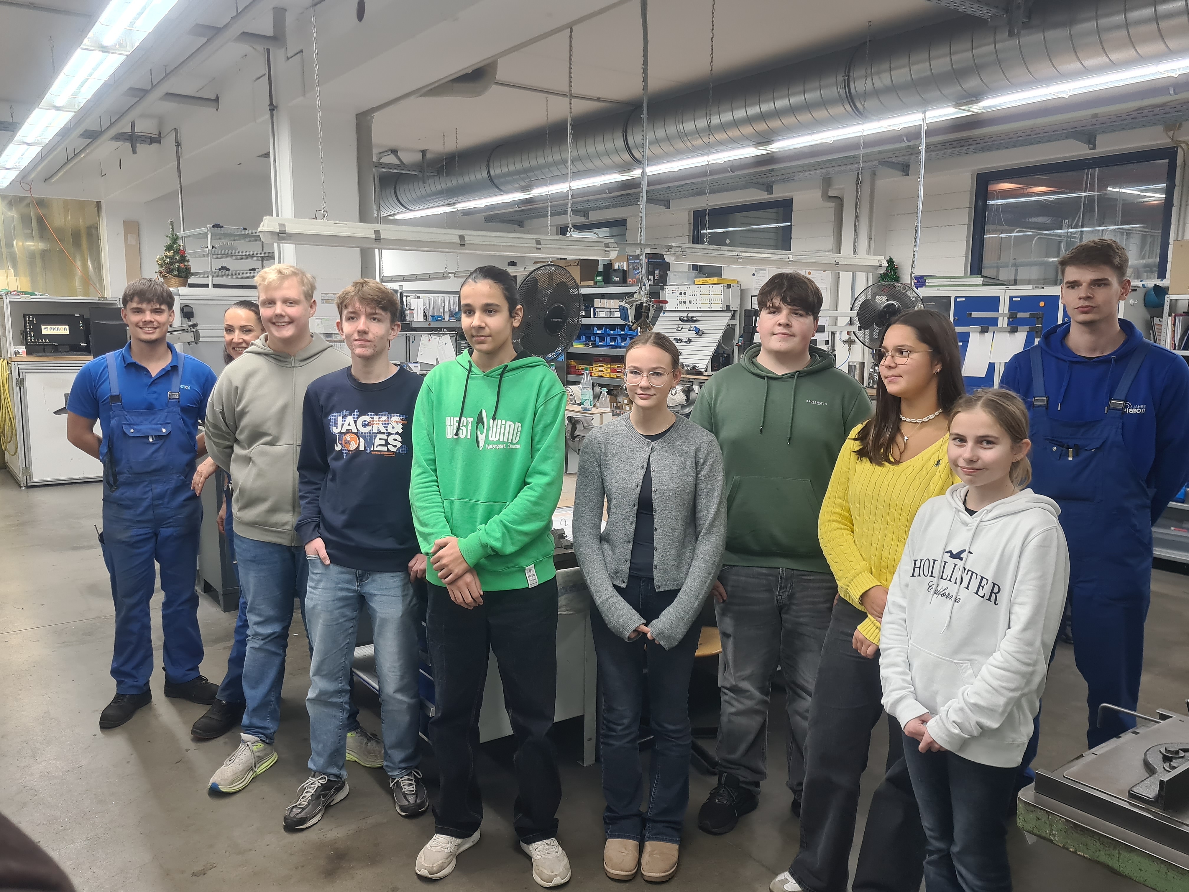 Nachrichtenbild: Die MINT-AG zu Besuch bei Pieron