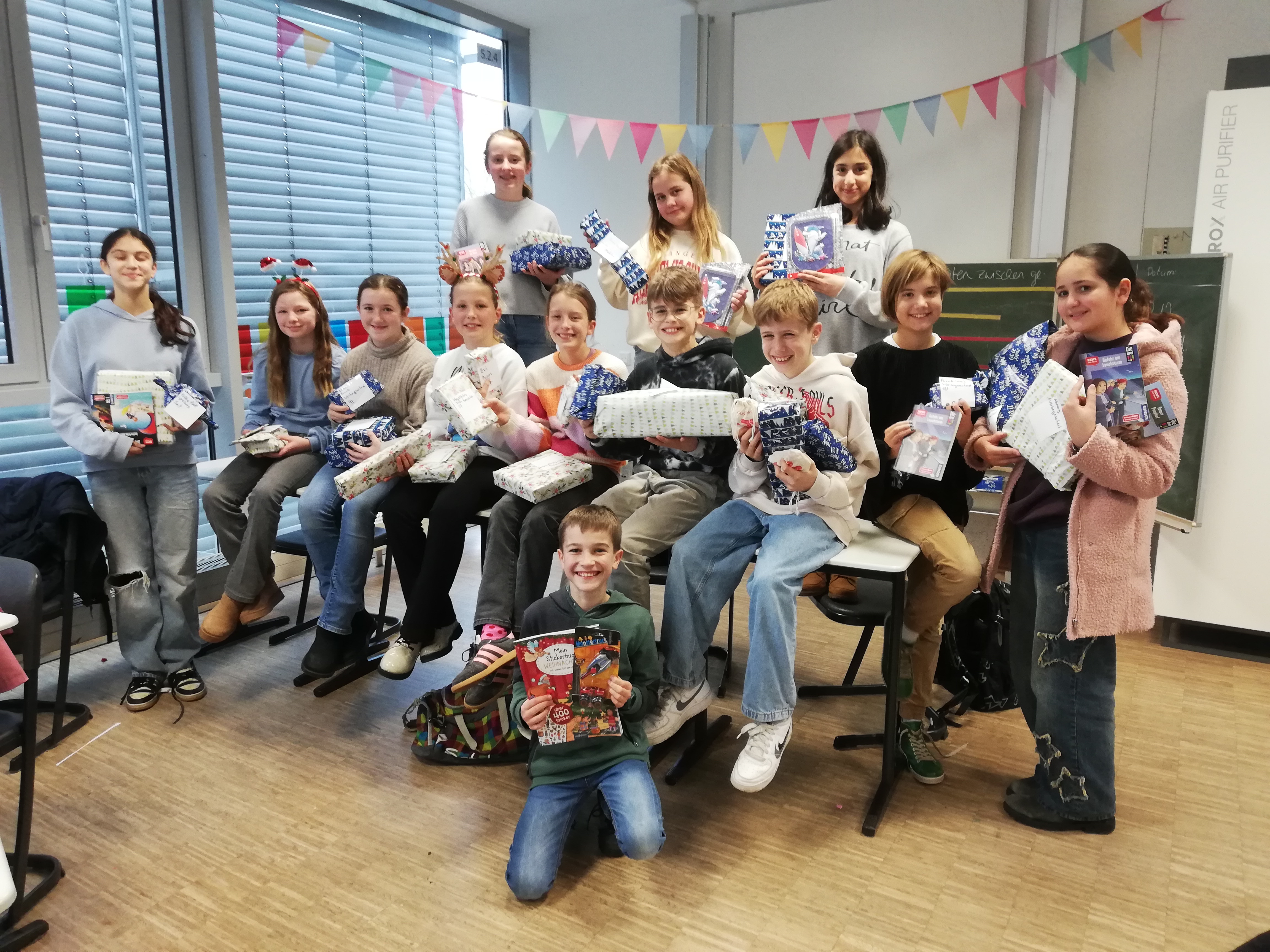 Nachrichtenbild: Päckchen für die Kinderklinik