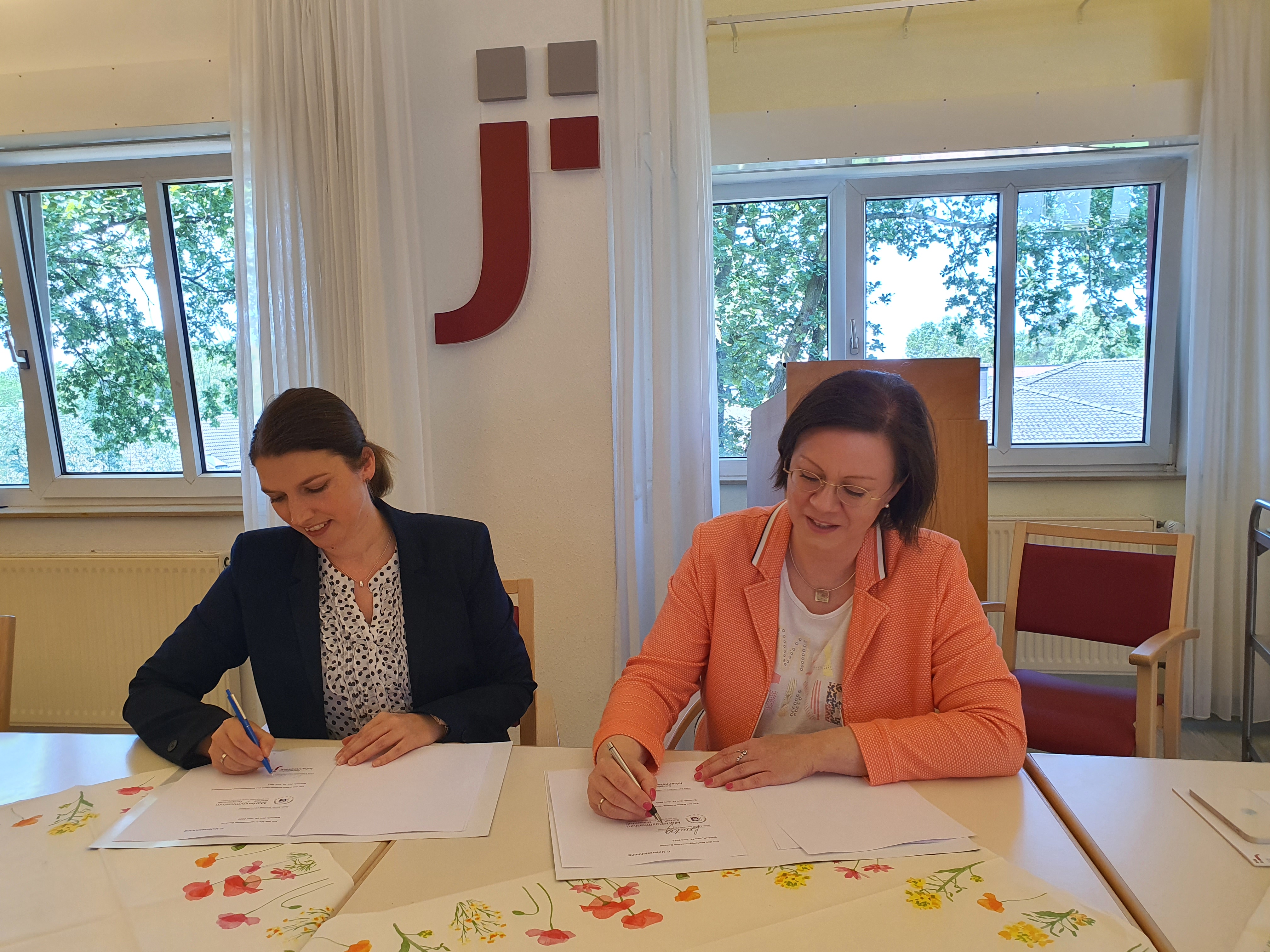 Nachrichtenbild: Unterzeichnung des Kooperationsvertrages mit dem Käthe-Kollwitz-Haus