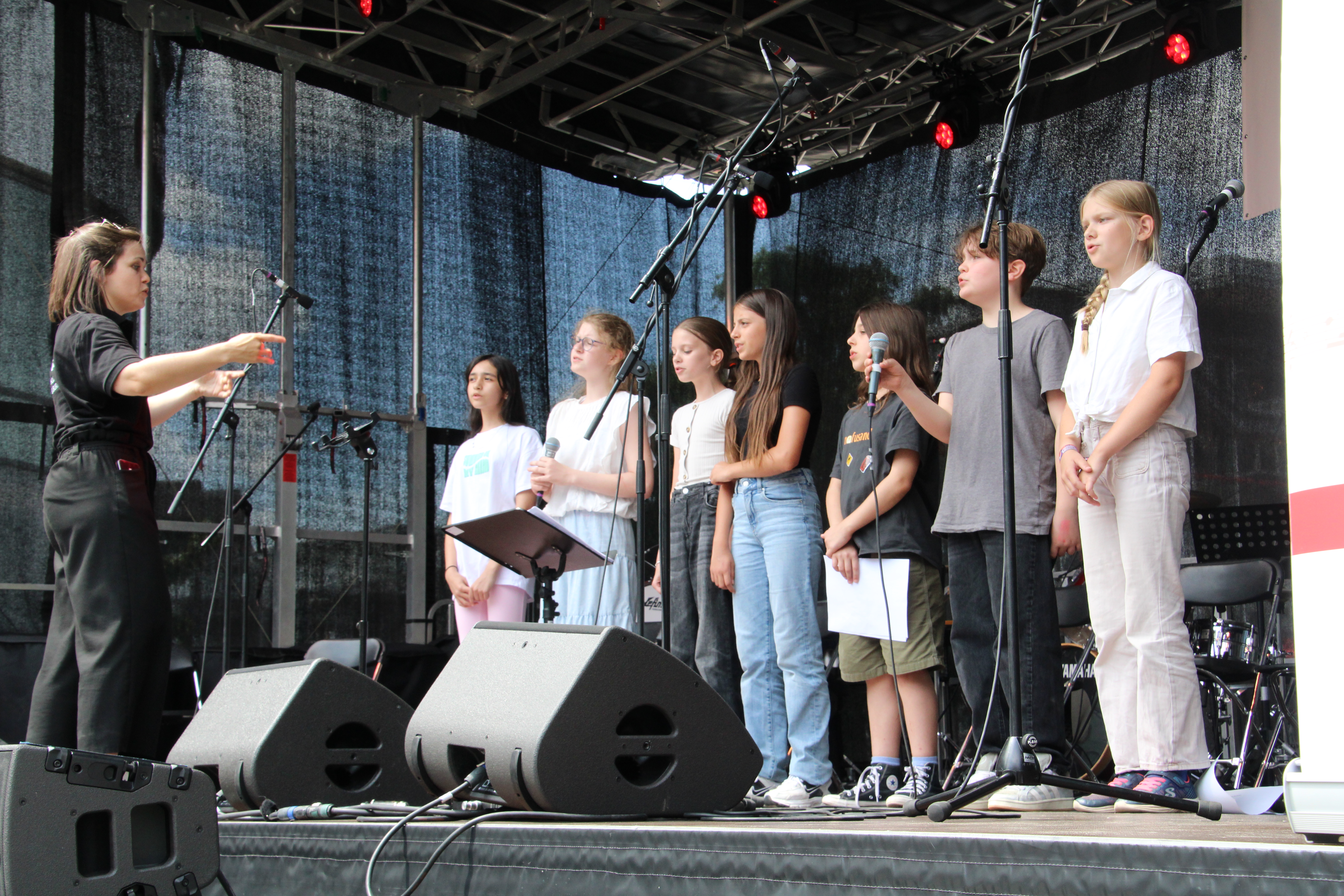 Nachrichtenbild: Erster Auftritt der Mary-Tones beim Musikschulfest