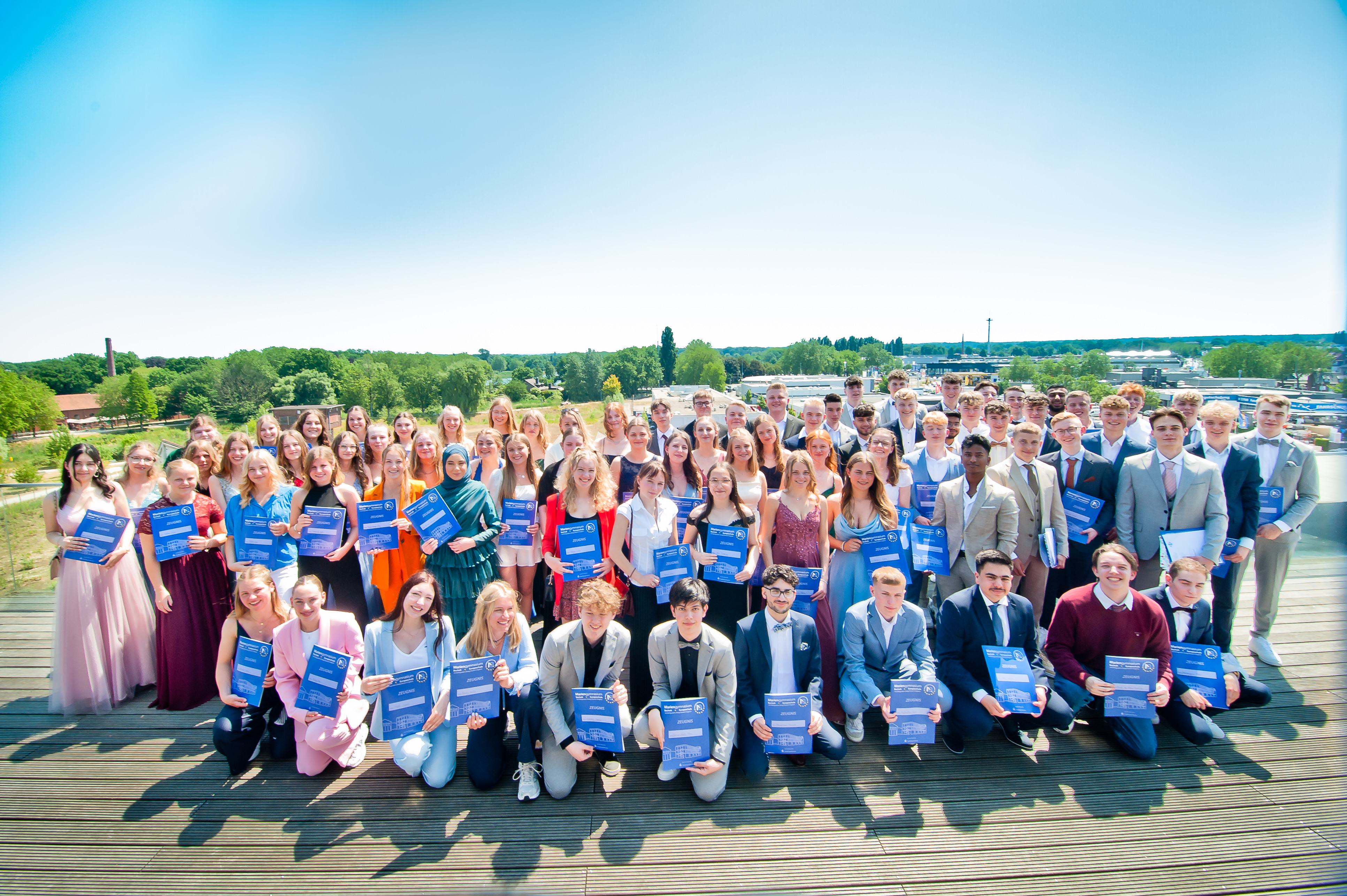 Nachrichtenbild: Herzlichen Glückwunsch zum bestandenen Abitur!