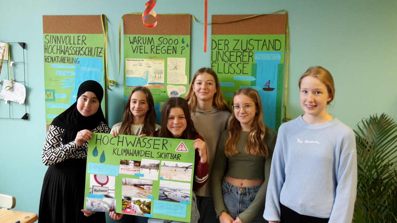Nachrichtenbild: Girls for Future eröffnen Info-Ausstellung im Schulkiosk zum Thema „Hochwasser: Klimawandel sichtbar“