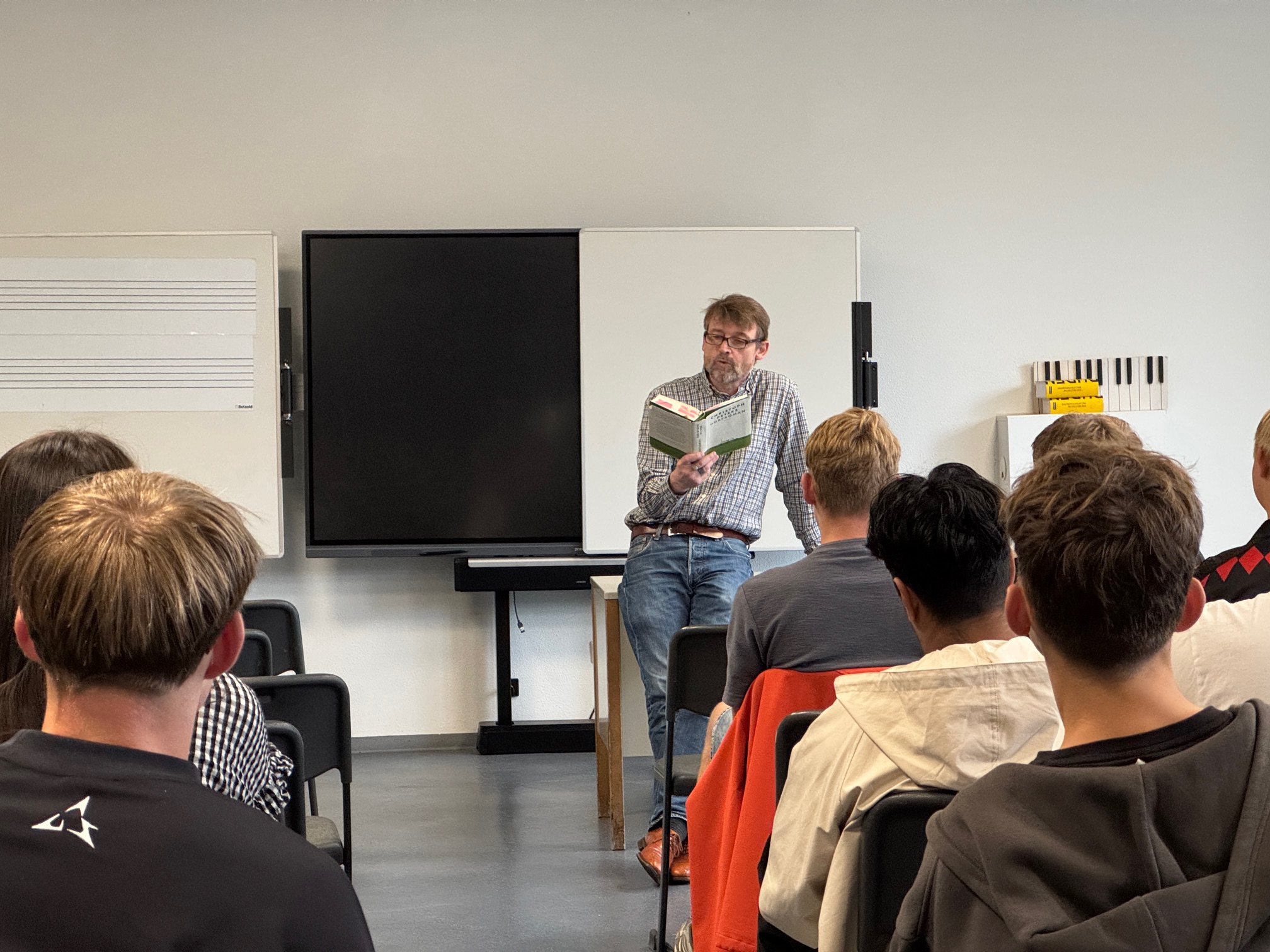 Nachrichtenbild: Der Schriftsteller Christoph Peters zu Gast im Mariengymnasium