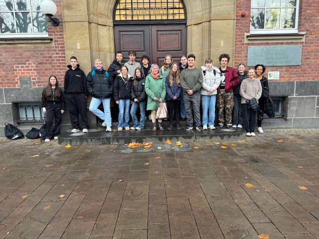 Nachrichtenbild: Rechtskunde AG des Mariengymnasiums Bocholt besucht das Amtsgericht Bocholt