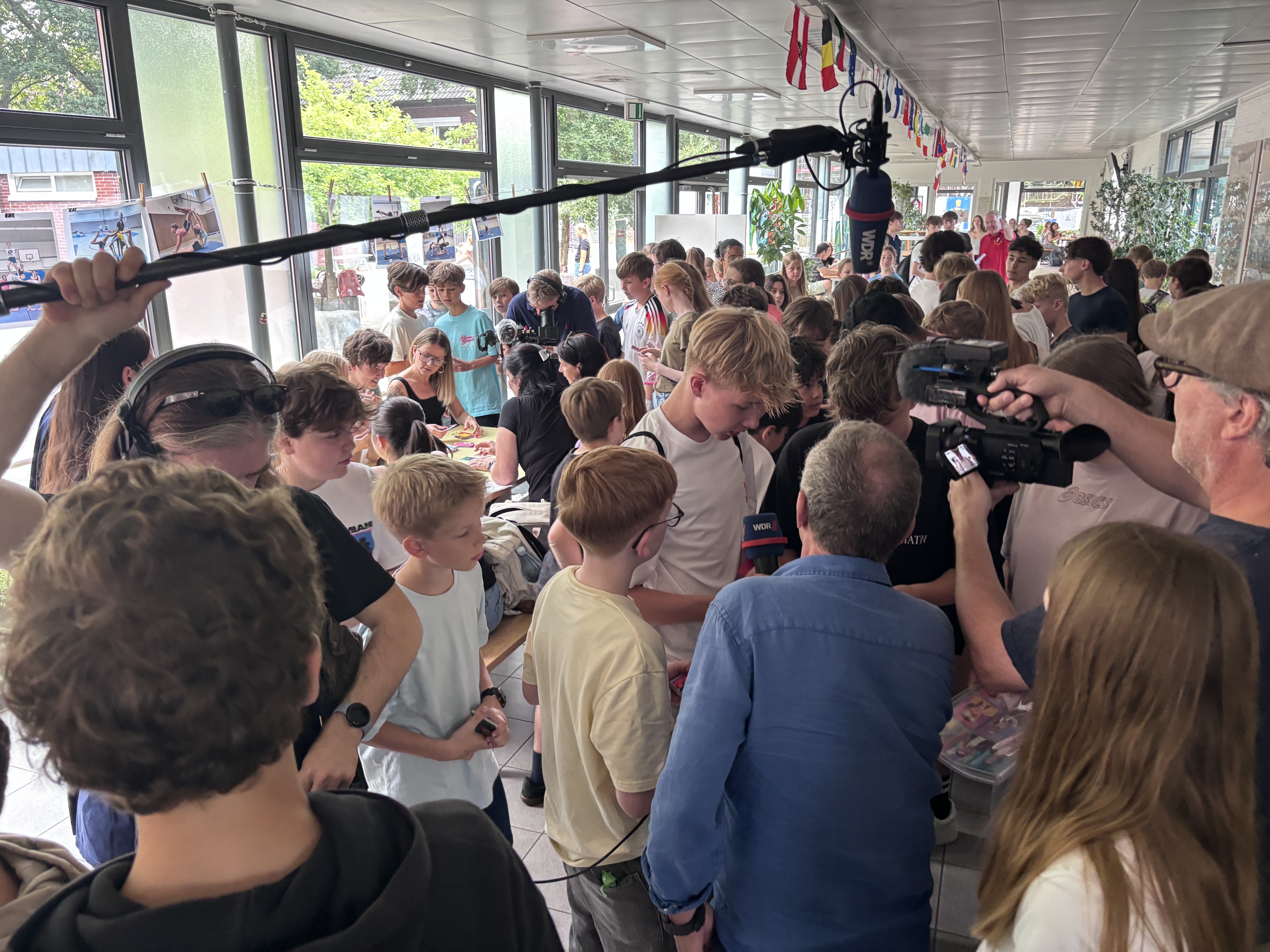 Nachrichtenbild: WDR und Pro7 zu Besuch am Mariengymnasium