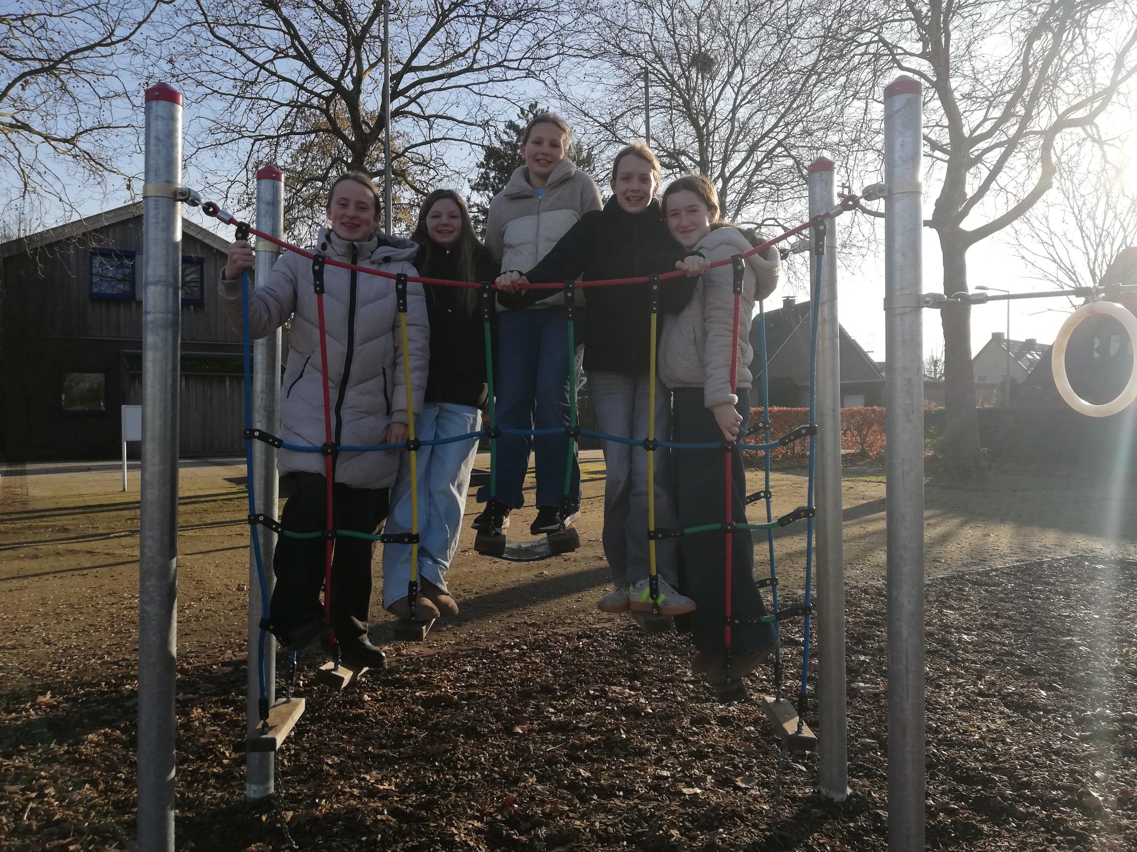 Nachrichtenbild: Besuch im Bienenkorb