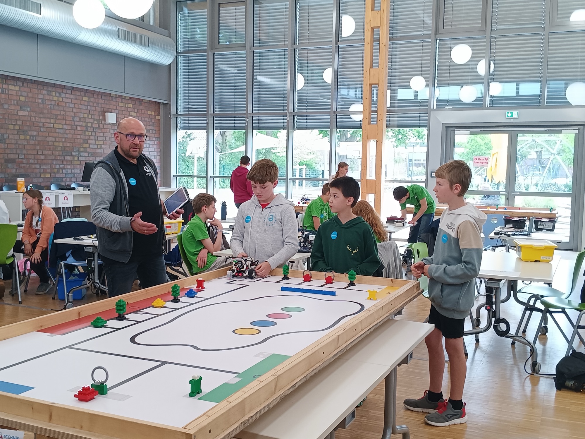 Nachrichtenbild: MINT-Schüler der 5. Klassen überzeugen mit Technik und Teamarbeit